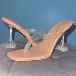 Thong heel sandal 🤍